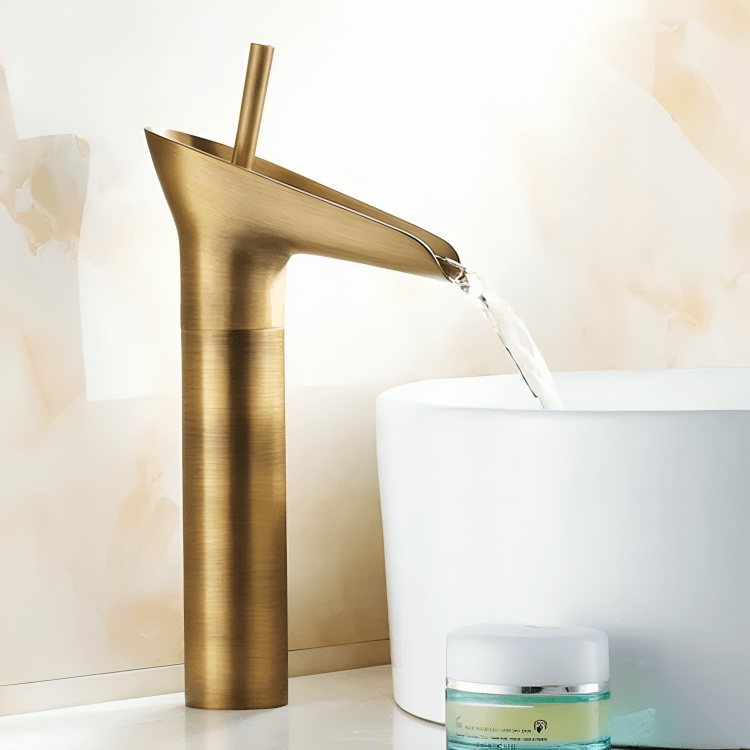 Robinet de lavabo haut en laiton brossé cascade – Style antique