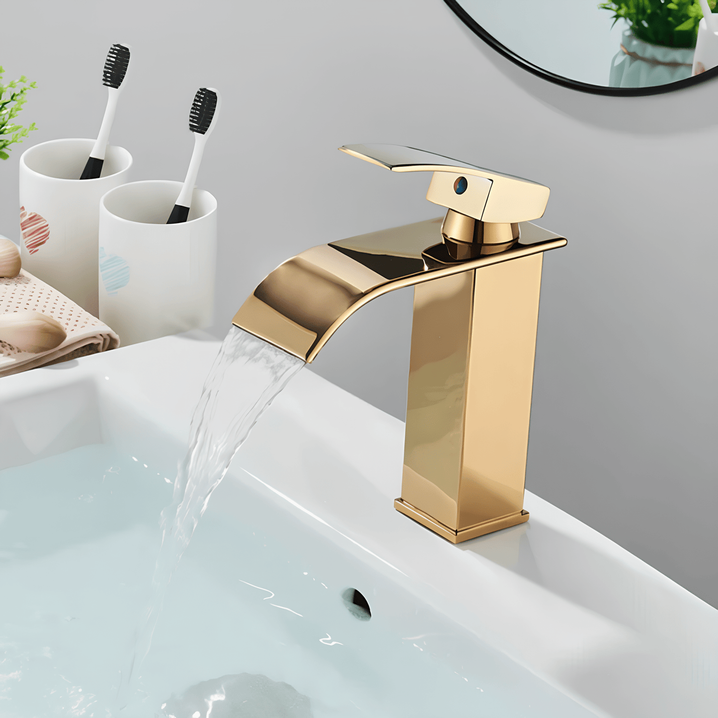 Robinet cascade doré salle de bain | Finition polie
