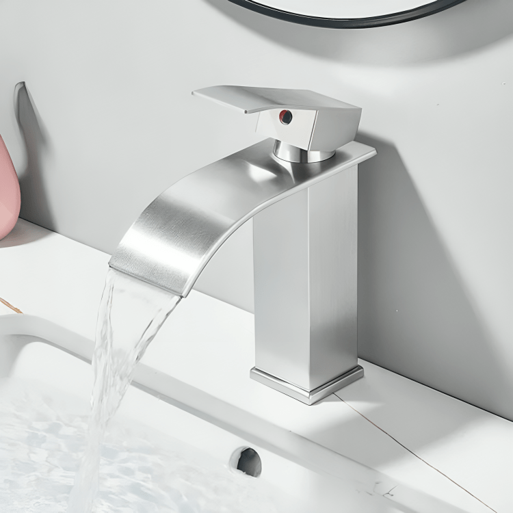 Robinet cascade doré salle de bain | Finition polie