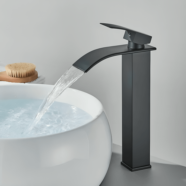 Robinet cascade doré salle de bain | Finition polie
