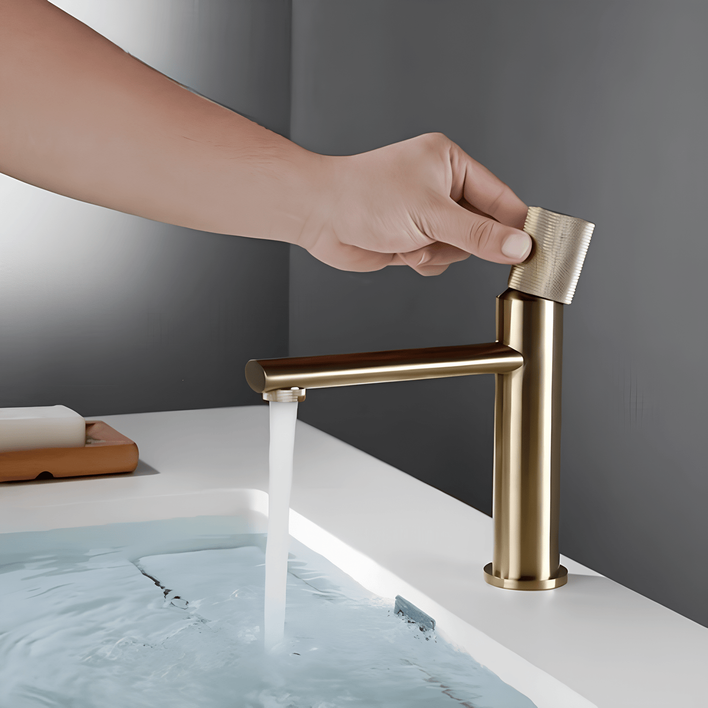 Robinet de lavabo moleté en laiton brossé – Mitigeur design or