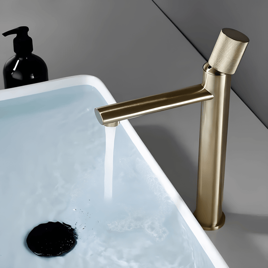 Robinet de lavabo moleté en laiton brossé – Mitigeur design or